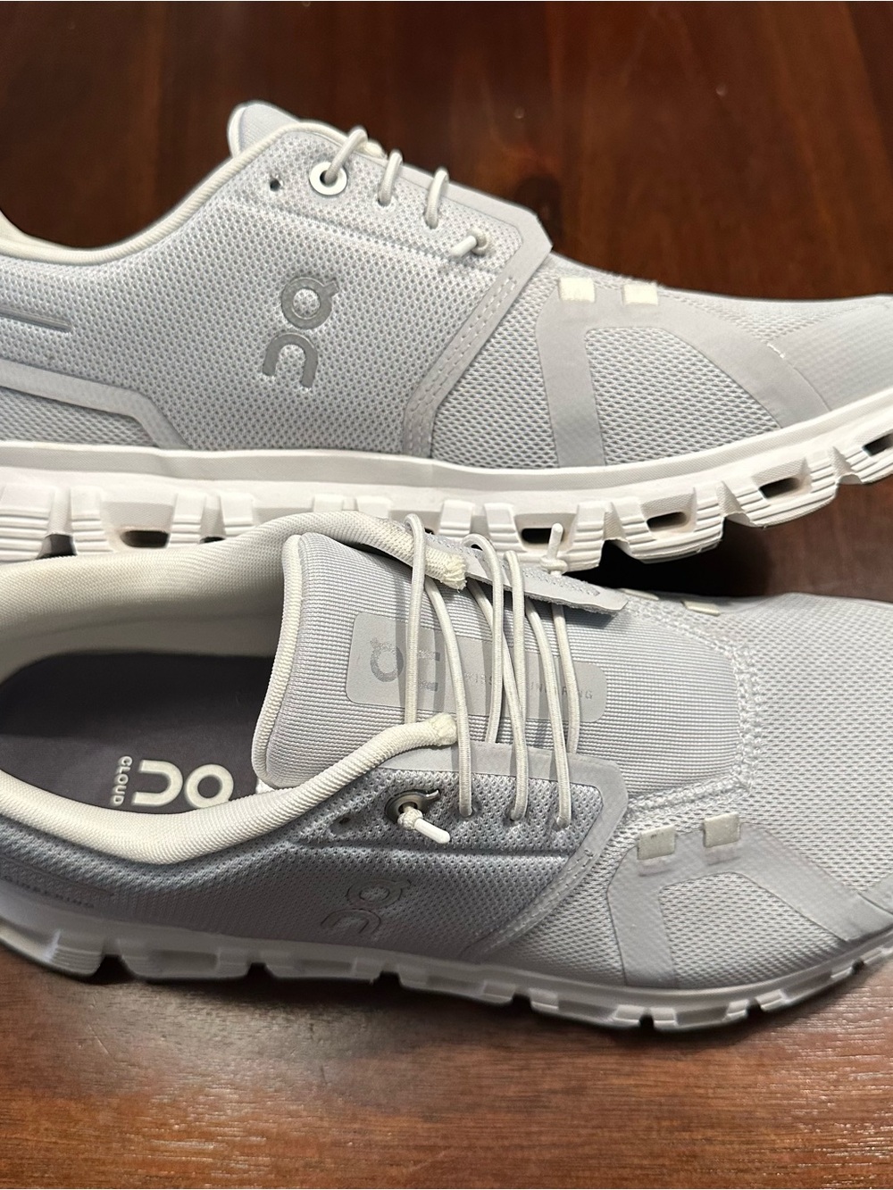 On Cloud 6 Glacier/White Men’s Size 9 Item Code 3MF10070070. *Only Worn Once*